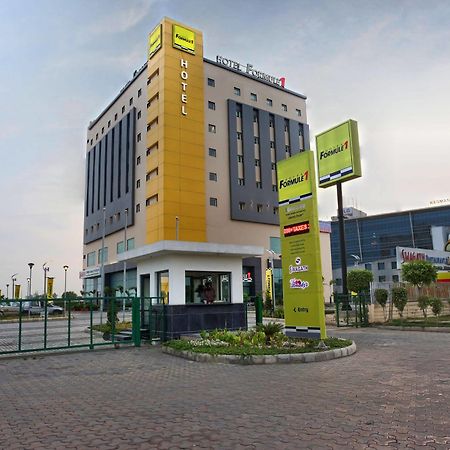 Hotel Caspia Pro Грейтър Нойда Екстериор снимка