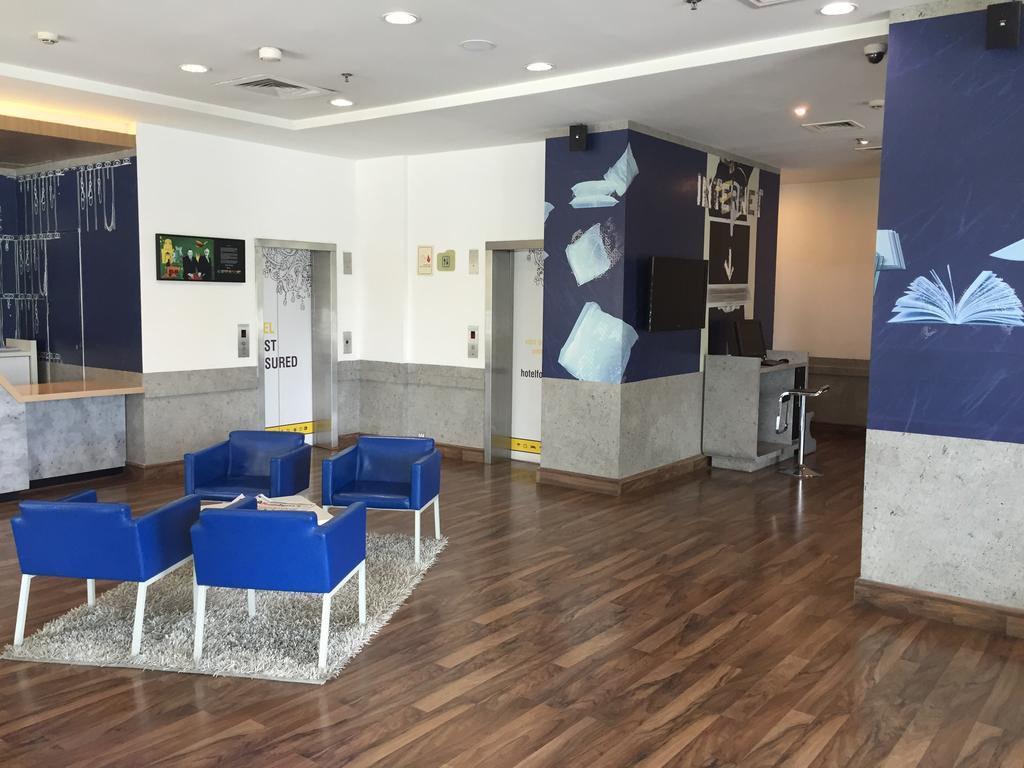 Hotel Caspia Pro Грейтър Нойда Екстериор снимка