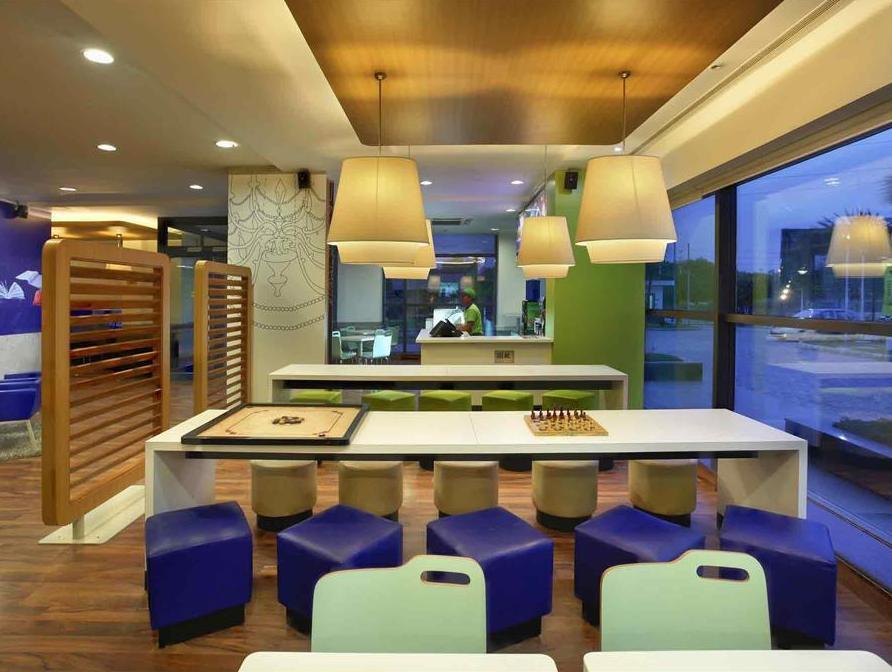Hotel Caspia Pro Грейтър Нойда Екстериор снимка